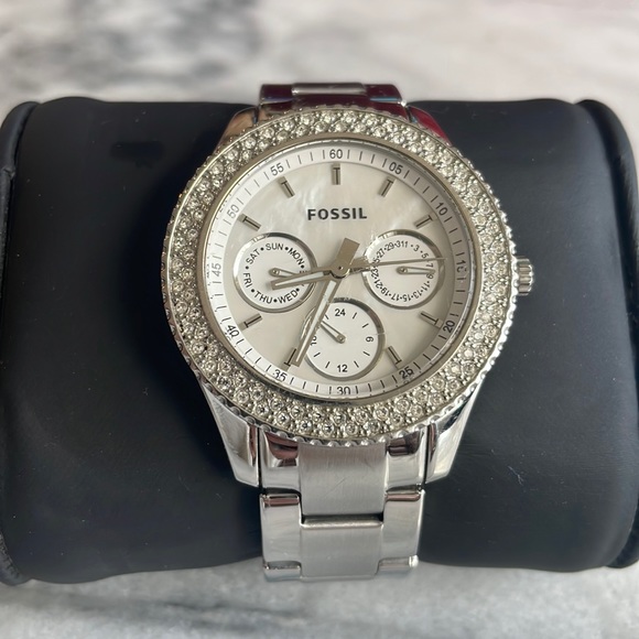 Womens Silver Fossil Watch - Crystal & Pearl Face - Picture 3 of 4